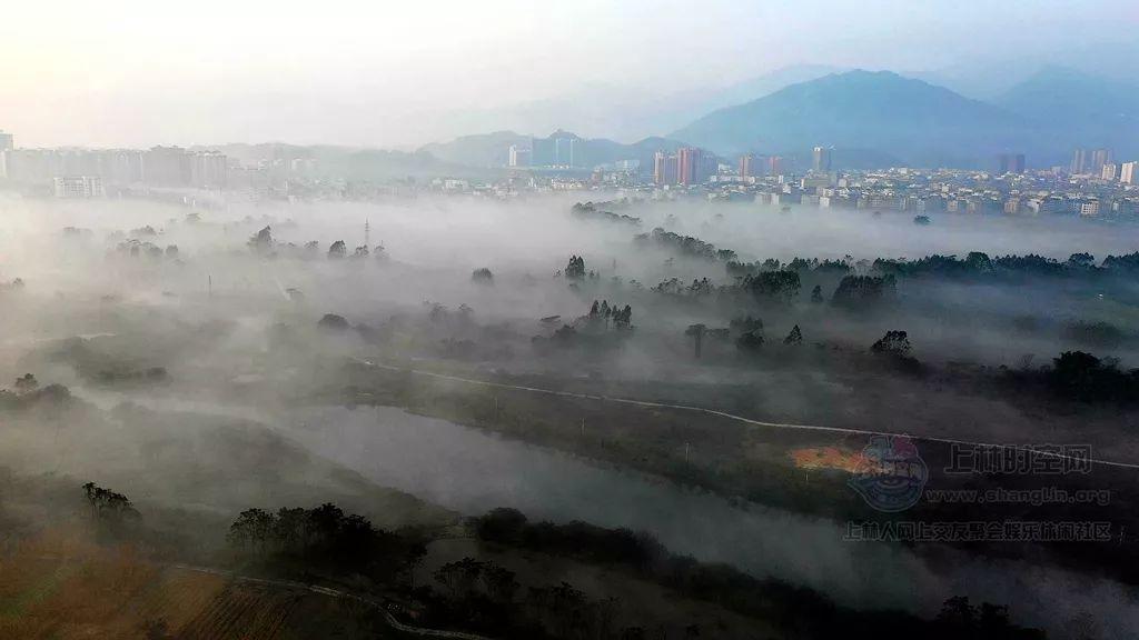 电脑突然黑屏，主机发出响声怎么办？